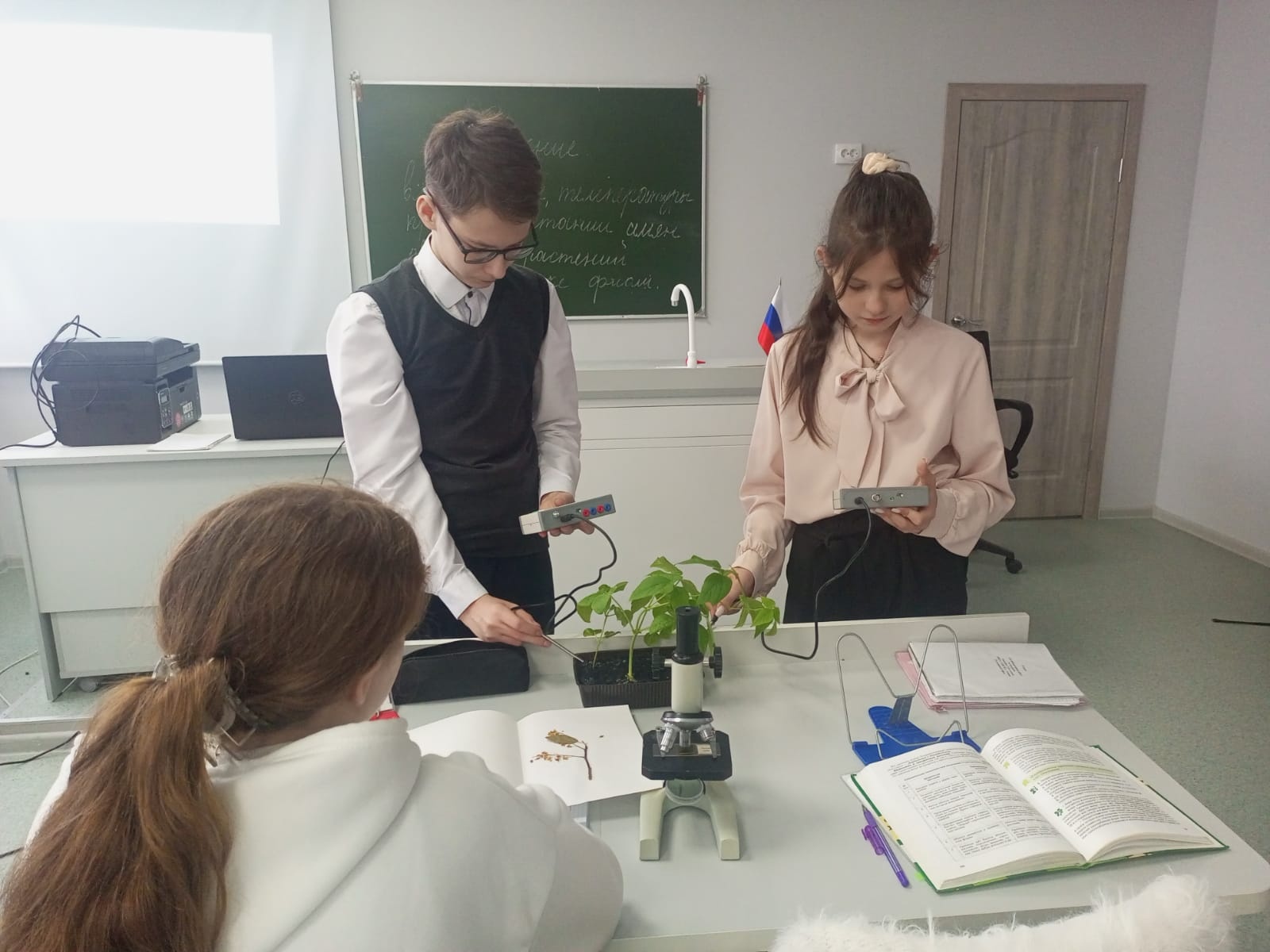 На базе центра «Точка роста» проведен урок биологии На базе центра «Точка роста» проведен урок биологии.