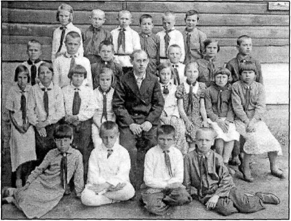 Выпускной 4-й класс в 1936 году. Выпускной 4-й класс в 1936 году..